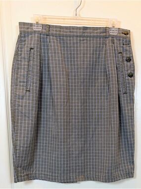 GAP Plaid Mini Skirt in Gray and Blue. Size 15/16